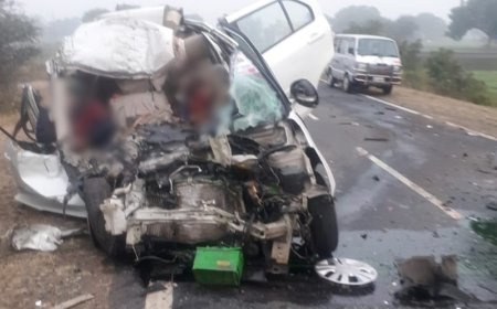 घने कोहरे के कारण कार व ट्रक में टक्कर, तीन लोगों की मौत