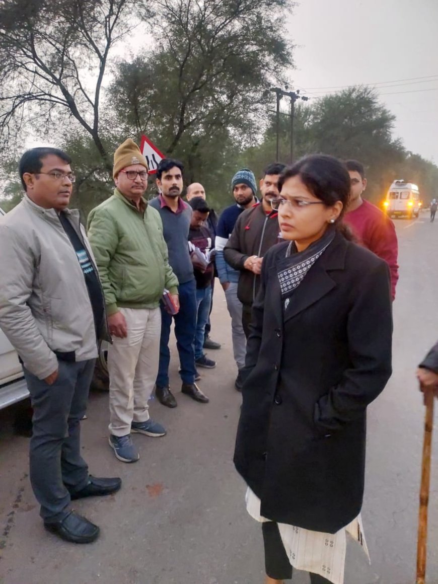 रीवा। एसडीएम सुश्री वैशाली जैन के नेतृत्व में राजस्व एवं पुलिस अधिकारियों ने रतहरा बाईपास में औचक निरीक्षण के दौरान वाहनों से अवैध वसूली करते पाए जाने पर चार व्यक्तियों के विरुद्ध कार्रवाई की।