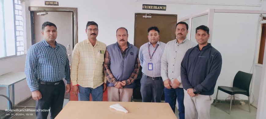 थाना क्राइम ब्रांच की टीम द्वारा निगरानी, इनामी बदमाश व कई महिनों से फरार आरोपी को अवैध हथियार के साथ किया गिरफ्तार आरोपी से बरामद किया एक देशी कट्टा व 01 जिन्दा कारतूस*