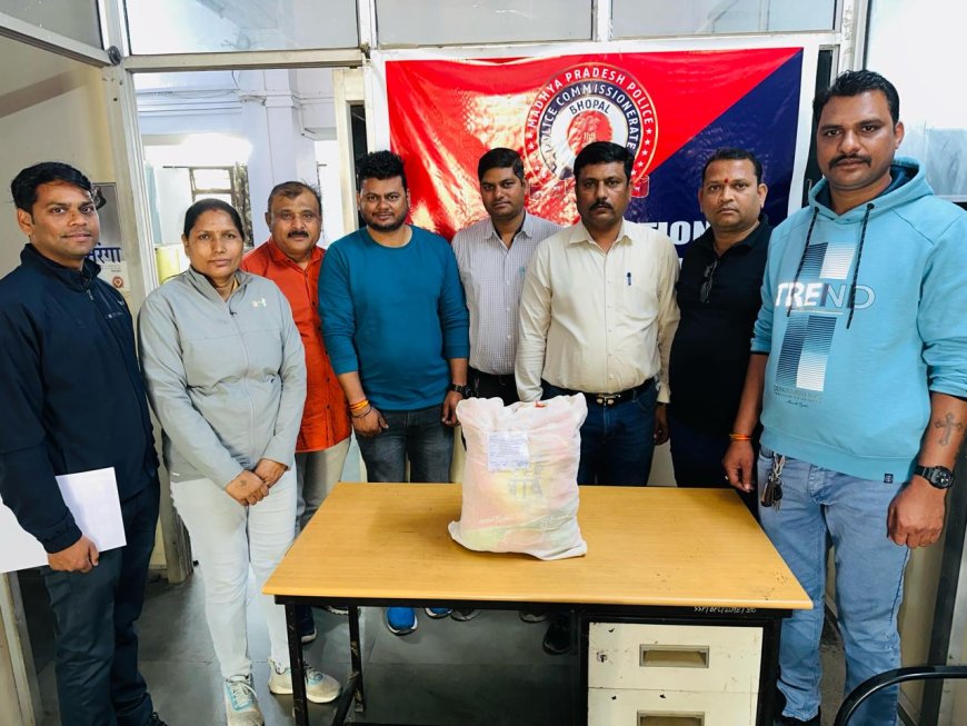 अवैध मादक पदार्थ की एक ओर कार्यवाही एक आरोपी से बरामद किया 5 किलो गांजा जिसकी कीमत 100000/- हजार रूपये।* आरोपी चलाता है एम,पी ऑनलाइन की दुकान