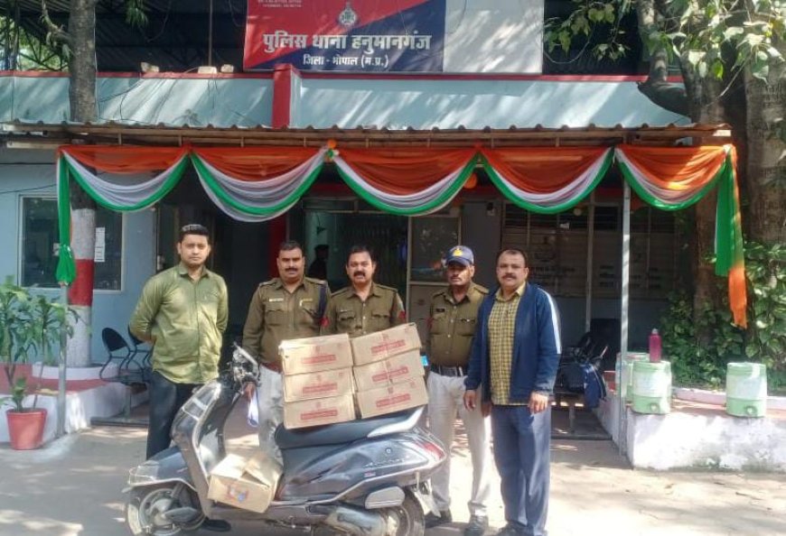 थाना हनुमानगंज पुलिस द्वारा  शराब तस्कर को किया गिरफ्तार   *तस्कर से 54 लीटर अवैध शराब व चोरी की एक्टिवा कीमती 50000/- बरामद करने मे सफलता हासिल की