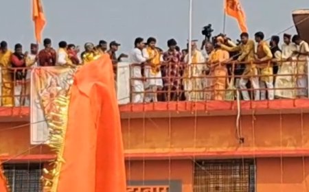 बाबा बागेश्वर की हिंदू एकता पदयात्रा का आगाज  राष्ट्रीय ध्वज फहराकर धीरेंद्र शास्त्री ने की शुरुआत