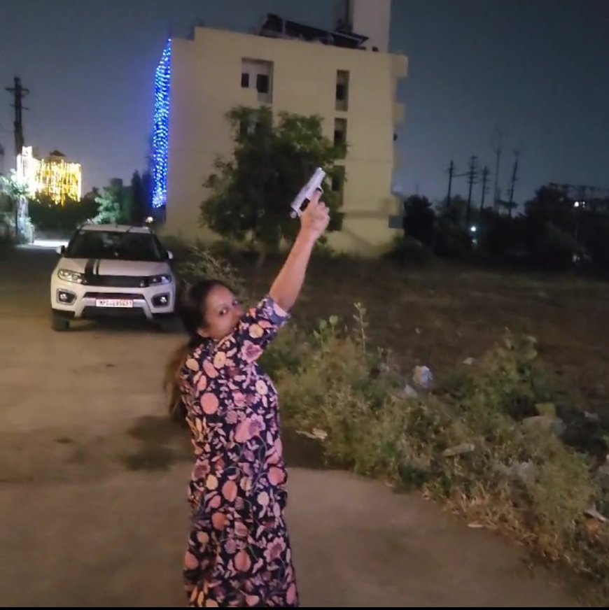 भोपाल राजधानी में रंगबाज महिला का हवाई फायर करते हुए वीडियो सोशल मीडिया पर हुआ वायरल
